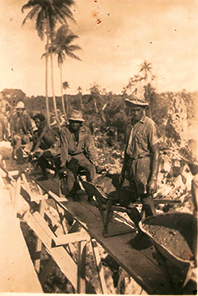 Avant le train, le transport du minerai se faisait par brouettes. crédit photo : DR