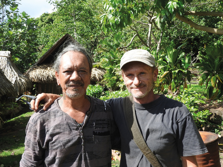 Purotu et Gilles, tatoueurs et organisateurs 	de l'événement.