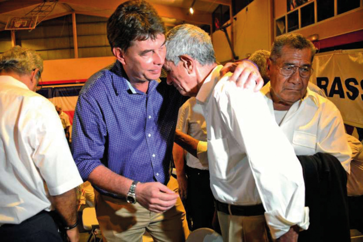 Politique : Pierre Frogier passe le relais à Thierry Santa