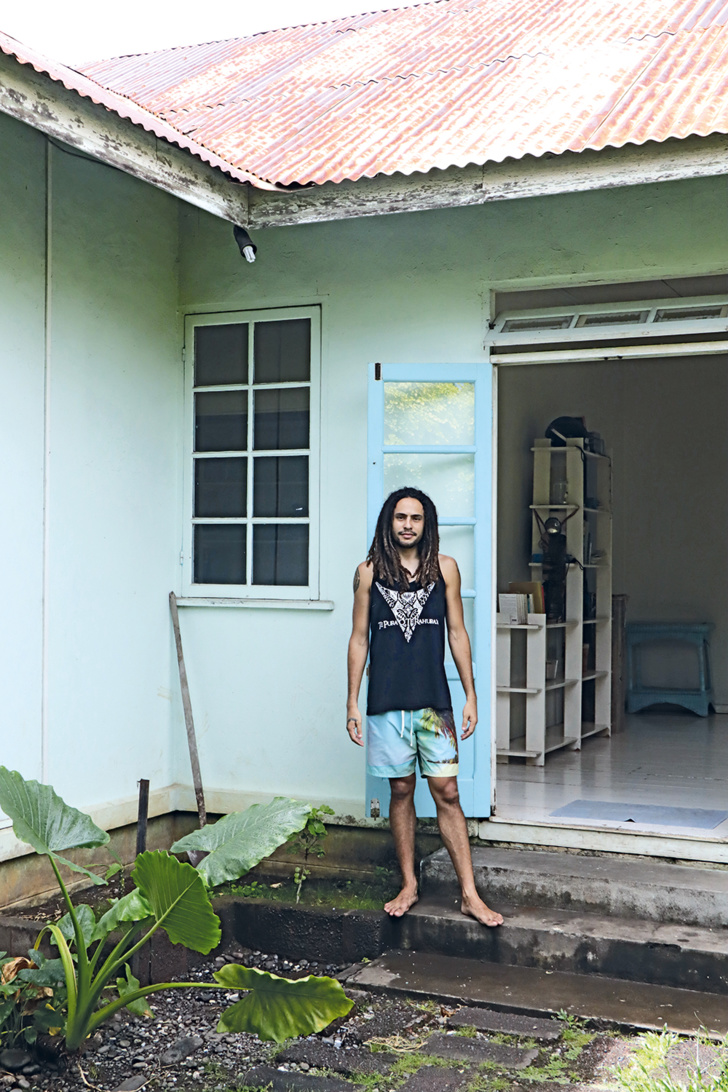 Devant son fare, une vieille maison de ville datant du début du XXe siècle. Crédit photo : Laura Théron