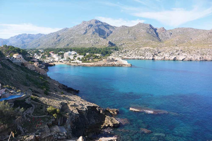 Vue de la Serra de Tramuntana depuis le train de Sóller. Crédit photo : Pauline Sillinger