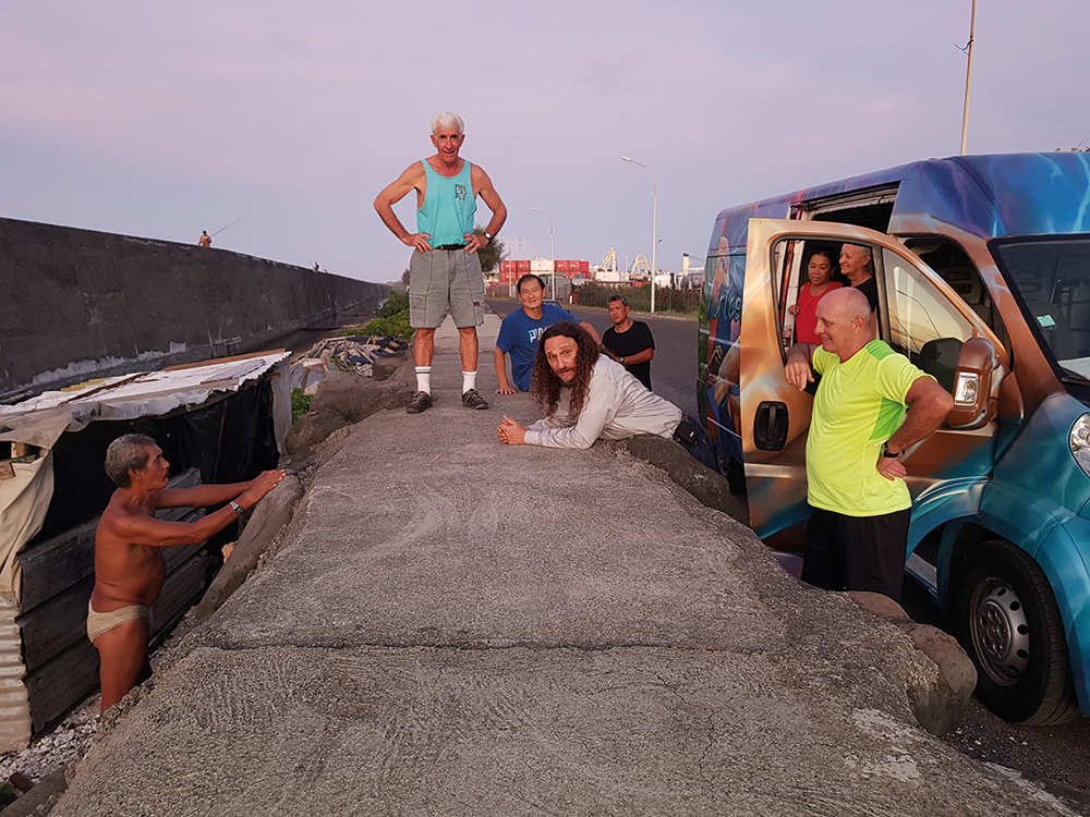 Béni solennellement le 28 juin 2016, le “Truck de la Miséricorde” assure des "maraudes" les mardis ou jeudis pour offrir un plat chaud et quelques victuailles aux plus démunis. Chaque soir, 96 repas sont ainsi distribués de Faa’a à Pirae, en passant par Papeete, qui abrite le plus grand nombre de SDF.