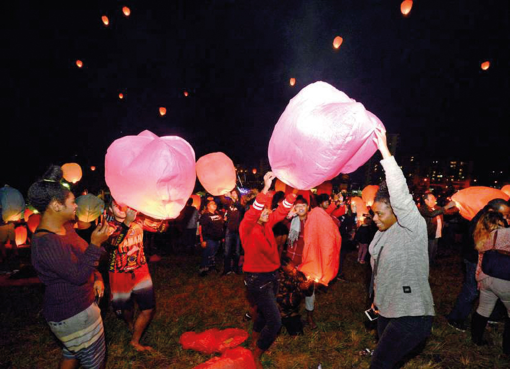 La ville a distribué 2 000 lanternes biodégradables en papier de riz et en bambou, soit 500 de plus qu'en 2018. Crédit photo : Thierry Perron
