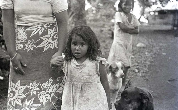 “Glissent les vagues océanes et s’assèche  le rivage où se pose la nuit Nuit de naissances divines, nuit sacrée de  Ta’aroa...”