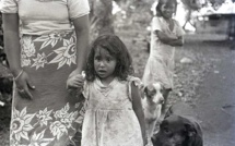 “Glissent les vagues océanes et s’assèche  le rivage où se pose la nuit Nuit de naissances divines, nuit sacrée de  Ta’aroa...”